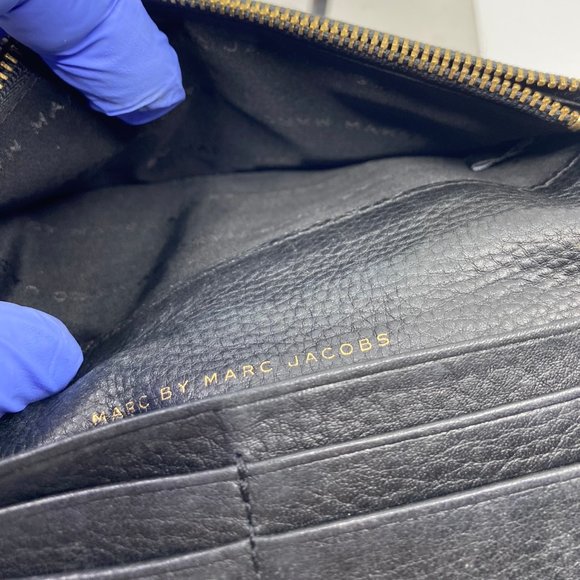 Marc Jacobs Black Cream Leather Dual Fold Wallet - Picture 7 of 8